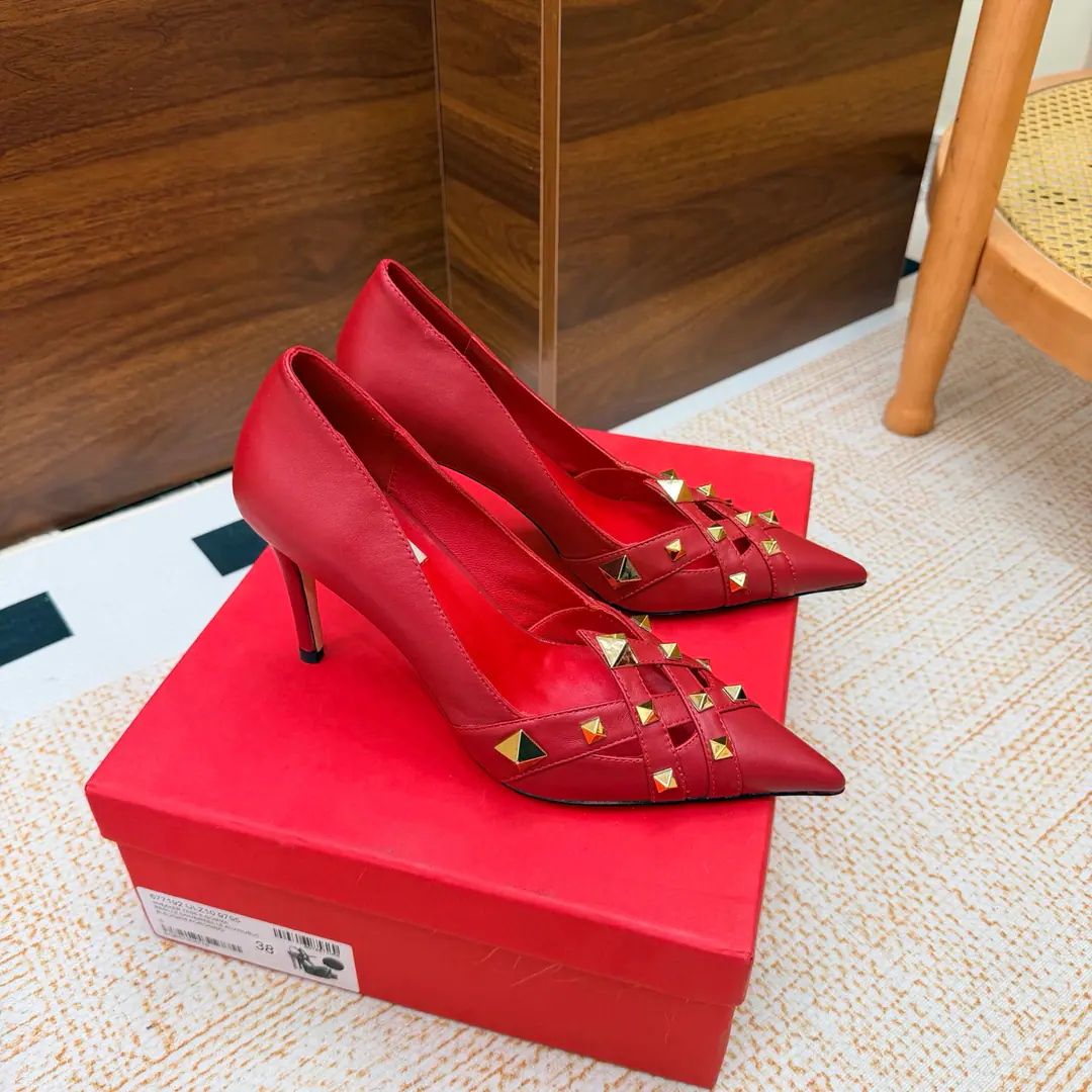 2026♪ Take the stuns and the heels ♪ Valentino High heels💗Loved sandals. A beautiful quality.⚠️ It's a great match., Wear it any season.💜 Valentino is a new fashion charm. To continue the super high and design., I'm a big fan of the world's famous fans. The million fans are showing their love., Best sales at sea and abroad The domestics are out., Top Version Candy color., Every color is beautiful. Shoe.: Bullskins. Uchi.: Import of sheep skin Shoes under the sole.: That's a big one. He's tall.: 9cm Packaging: Full original package Codes: 36One.42Code（40, 41, 42I'm not gonna change.）