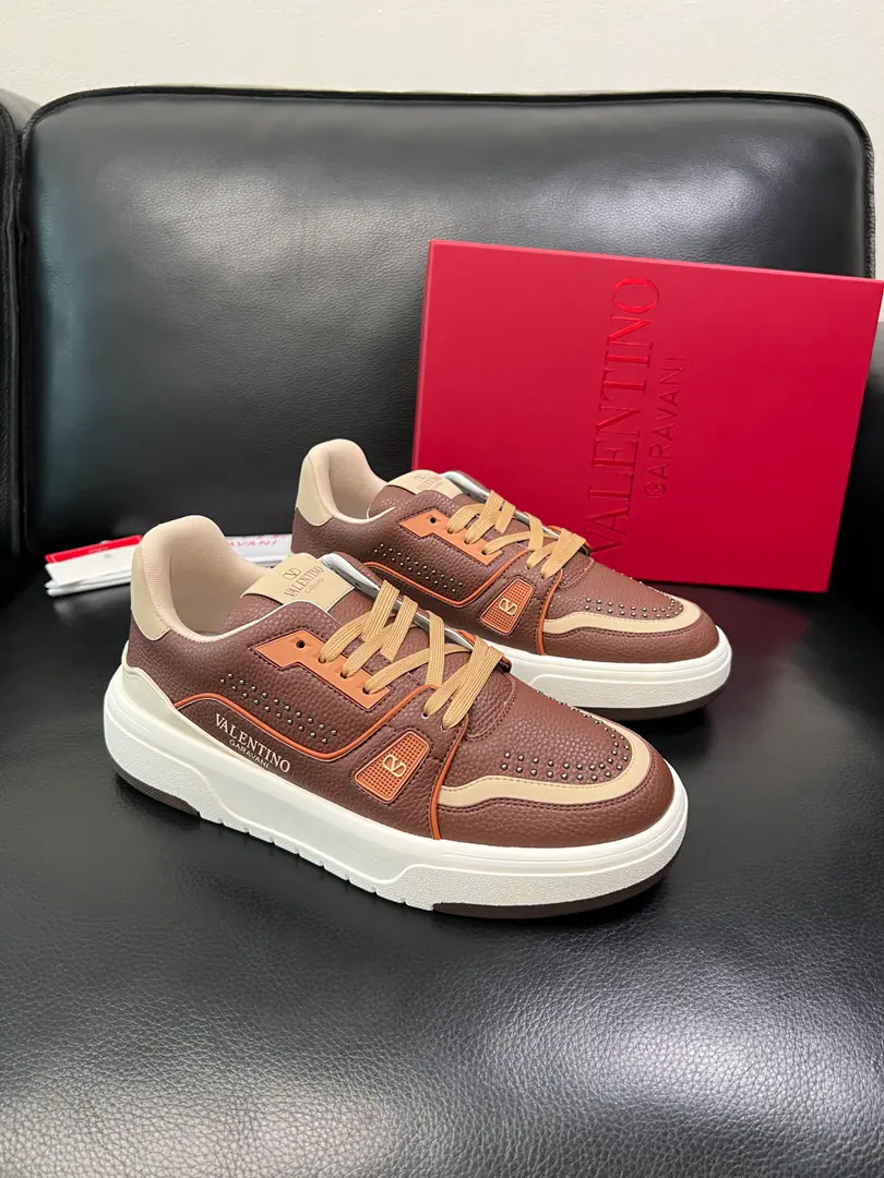 VALENTINO High Quality Top-level craft Valentino., Stapleboard shoe cabinet synchronized, Italian imports of shoes, High-quality, multi-coloured, complex crafts., The imported cattle skin is soft and comfortable., Shoes under the sole.: The original plant is used for the original base., TPUIt's super comfortable to be a sole-acting base., The original factory and the single., Welcome to the comparison., Couple money. Codes 39-44（Make a reservation.45）