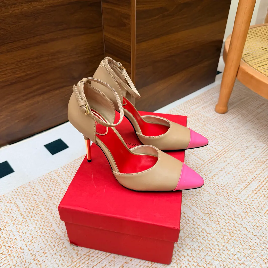 Valentino High heels💗Loved sandals. A beautiful quality.⚠️ It's a great match., Wear it any season.💜 Valentino is a new fashion charm. To continue the super high and design., I'm a big fan of the world's famous fans. The million fans are showing their love., Best sales at sea and abroad The domestics are out., Top Version Candy color., Every color is beautiful. Shoe.: Bullskins. Uchi.: Import of sheep skin Shoes under the sole.: That's a big one. He's tall.: 10cm Packaging: Full original package Codes: 36One.42Code（40, 41, 42I'm not gonna change.）