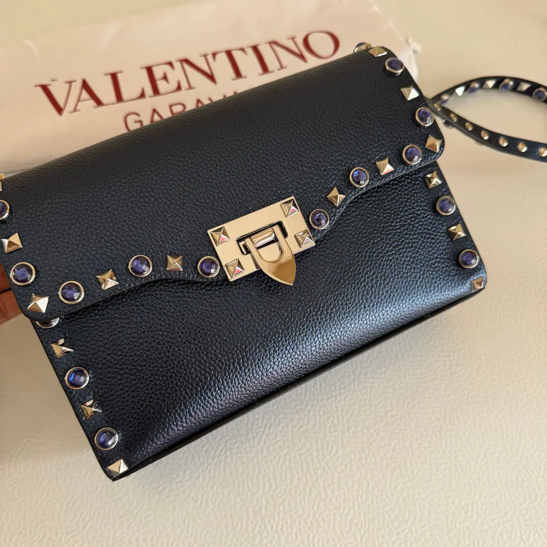 Batch. Night sky blue❤ValentinoValentino postman's bag. Model: 0181 Simple design, Regable shoulder belt, Annex1A bag. Leather: Skin of a flat cow., Nature's stale. size22.5*5*16⚠️