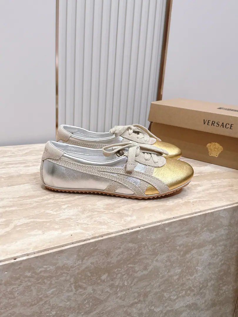 Ghost tiger.Onitsuka Tiger x Versace.VERSACE Joint name - Tetsu. In the classic shoes of the Ghost Tiger.TAI-CHIDesigned a fine-looking tiger claw for Blueburn's double sewn threads. The shoe tongue is stung to the pins of the Versace logo Medusa's condensed and luxurious art. The heart of the craftsman. ♪ The beautiful wind is a return to the ancient ♪ It's a unique charm. 35-40Code