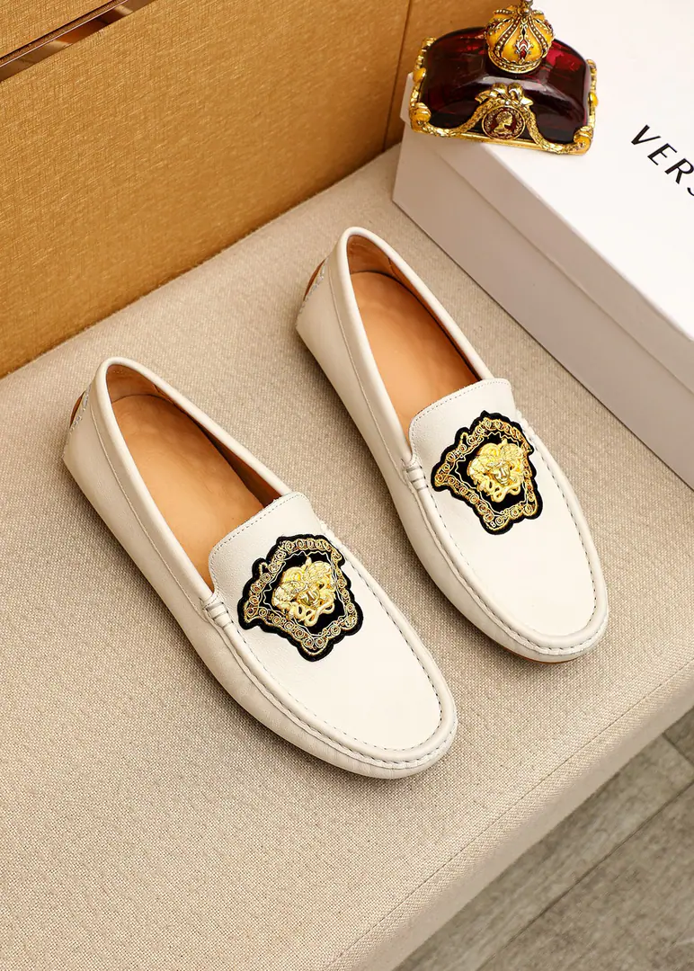 💐 Trade marks: VERSACE「Versace.」Doudou shoes. Positive code number: 38-44 (37.45.46🉑️Custom) Commodity materials: Select Import the head of the cow-skins.+Luxury hardware button., Imports🐖In the pig's skin.. Strong stereo visual effects, Rubber Bottom Yin. Colour: 2⃣️Colour Optional