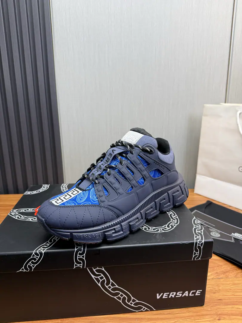 Plant Couple money.（All colors.）❤️💚 Versace.Versace's latest entertainment pops shoes.👟 A couple., Original colored hand-off shoes Fabulous.:Cow-skin fabric. Uchi.:I'm gonna get some air from my sneakers. Otsumi!:TPUOriginallogoThe beauty is so big. Size:35-46（45.46I'll make sure I don't change it.）