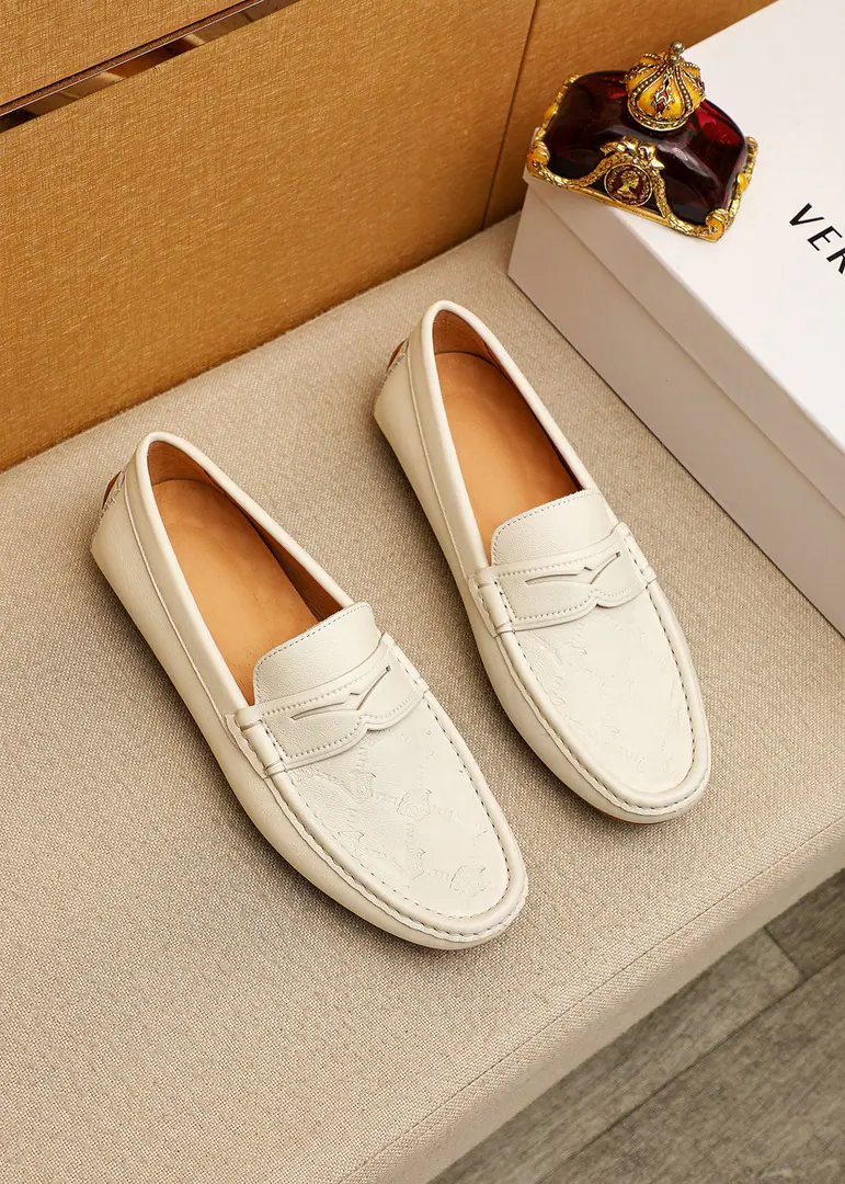 💐 Trade marks: VERSACE「Versace.」Doudou shoes. Positive code number: 38-44 (37.45.46🉑️Custom) Commodity materials: Select Imported head-deep cow-skins on the shoe., Imports🐖In the pig's skin.. Strong stereo visual effects, Rubber Bottom Yin. Colour: 4⃣️Colour Optional