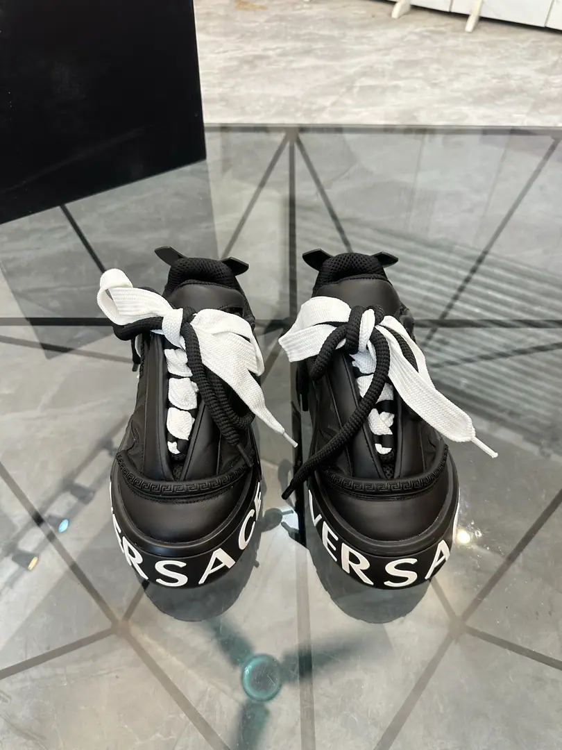 Sell Price: ¥ Trade marks: Versace*「Versace.*」Low-ass leisure shoes. Positive code number: 39-44(Make a reservation.38.45.46) Commodity materials: The shoe is imported into the original spelt., Into the air., Original Base. Part No. No.: 0008