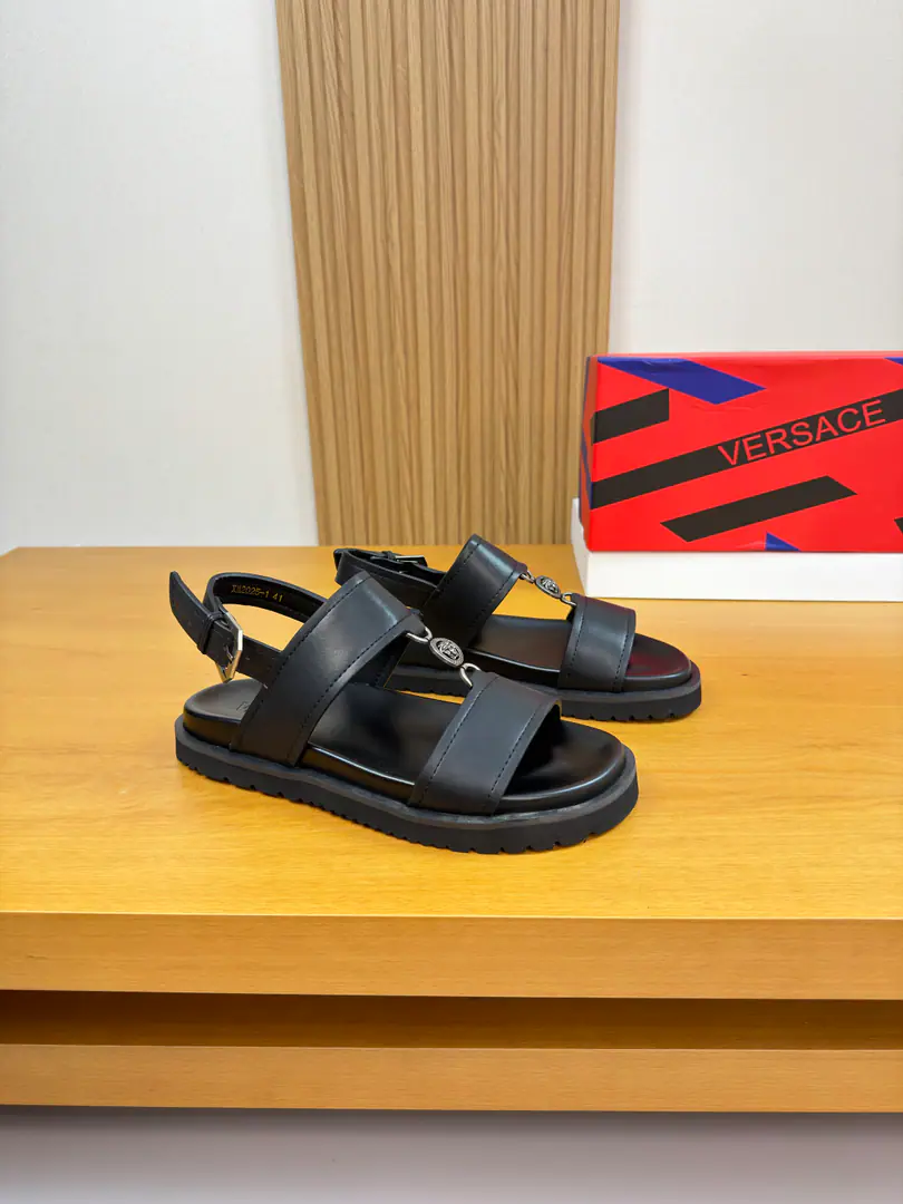 【VERSACE】Vassachi (Versace.) High-end quality Original List·- Rhythm slippers. Shoe.: Imports🔝Napa Skin., Brand MetallogoWrap Decoration Uchi.: Environmental cattle skin Otsumi!: It's so light.TPUBubble-boiling water table·Rubber resistant to milling: Combination to the base Super-high-quality control.·- I'm doing a little work.: Highlight(High-end·- How expensive.·Slot) Size: 39-44（38, 45, Make a reservation.)·VS0636