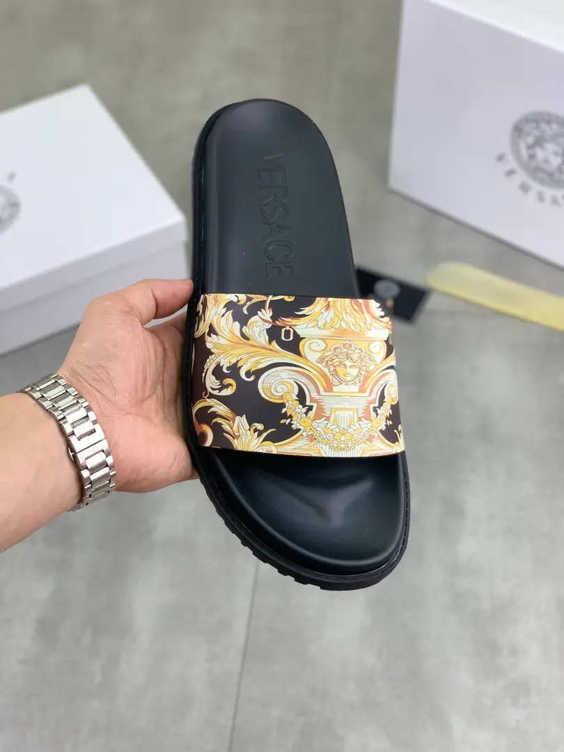 Plant prices 【Real value】🆘【VERSACE】The Van Schultz's new man's leisure slipper series.！Review🔥Global limit💯The shoe face is imported into the original single-surface➕The plains.💯Men's shoes.: 38-45. Multi-Cultural Options
