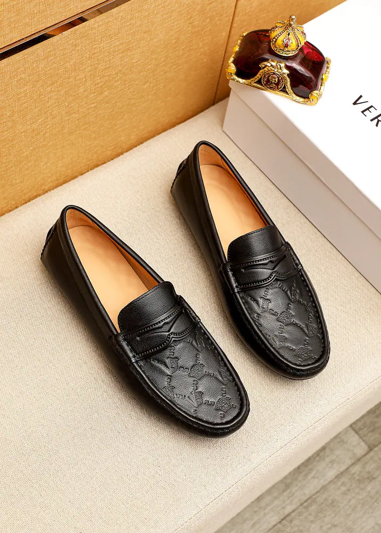💐 Trade marks: VERSACE「Versace.」Doudou shoes. Positive code number: 38-44 (37.45.46🉑️Custom) Commodity materials: Select Importing the head layer of a cow's skin on the face of a flower shoe., Imports🐖In the pig's skin.. Strong stereo visual effects, Rubber Bottom Yin. Colour: 4⃣️Colour Optional