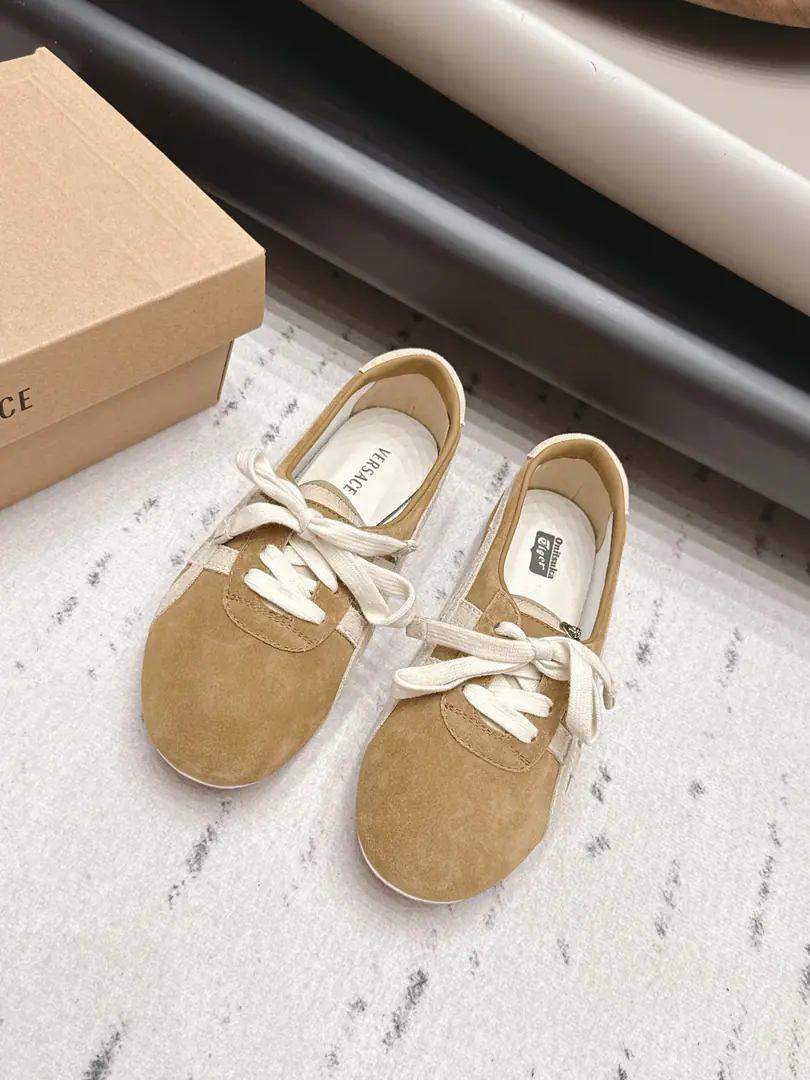Get out of the factory.: 《Unique top version》 Van.*Sze Cheol!Versace Onitsuka～26vsThe latest joint recreation series in the morning and autumn.…… 【Co-signain.】 Colored laced shoes, Leisure sports shoe series, The whole design is like putting a sculpture on its feet., This shape is inspired by the planet of the astroplane., The whole pair of shoes have a very structural and linear sense., Cleanness can also fill the shape with a strong visual shock., It's a shape of the future., It's full of energy., Fashion…… ❶Fabulous.: Original Customise/Bull./Colouring Process ❷Uchi.: Original customized sheep skin ❸Foot.: Original customized sheep skin ❹Otsumi!: Original Open Model Slided Bottom ❺Codes: 35-39（40.Custom without re-offer） ❻Packaging: Original package ☀Colours:Synchronise update of the network