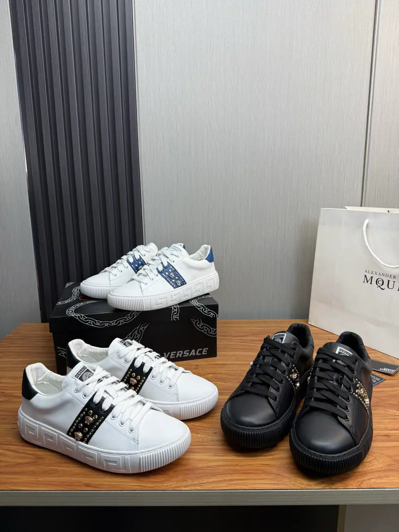 Plant ＶＥＲＳＡＣＥ.Versace..Couple money.💝 Fashion leather and leisure shoes🫶 - It's a long-term sale.🔥 Fabulous.:Head-decked cow skin. Uchi.:In the skin of the sheep. The original base is the bottom of the picture. Size:36-45（45I'll make sure I don't change it.）