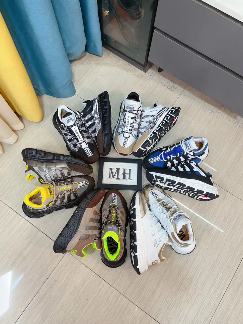 Get out of the factory.🌸🌸Versace (Versace.）Level of Requisition of the Real Product, Import originals, Import original air network fabric, Fashion dropsters in the webpaperLOGOFilm mix., Print the floors and foot, Sports and leisure style, Original Counter Quality, The original jacceed rubber mixes the base of the bubble rubber（Soft and cozy.）36-44, 45, 46Do it.