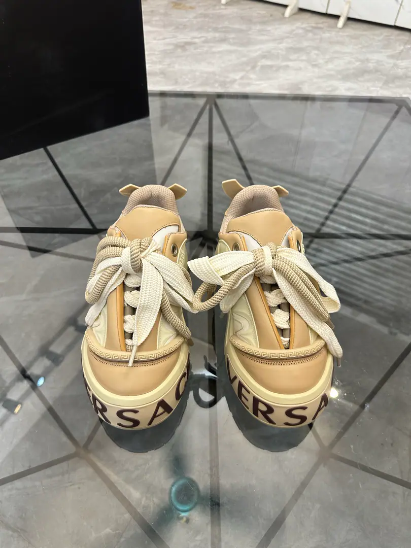 Sell Price: ¥ Trade marks: Versace*「Versace.*」Low-ass leisure shoes. Positive code number: 39-44(Make a reservation.38.45.46) Commodity materials: The shoe is imported into the original spelt., Into the air., Original Base. Part No. No.: 0008