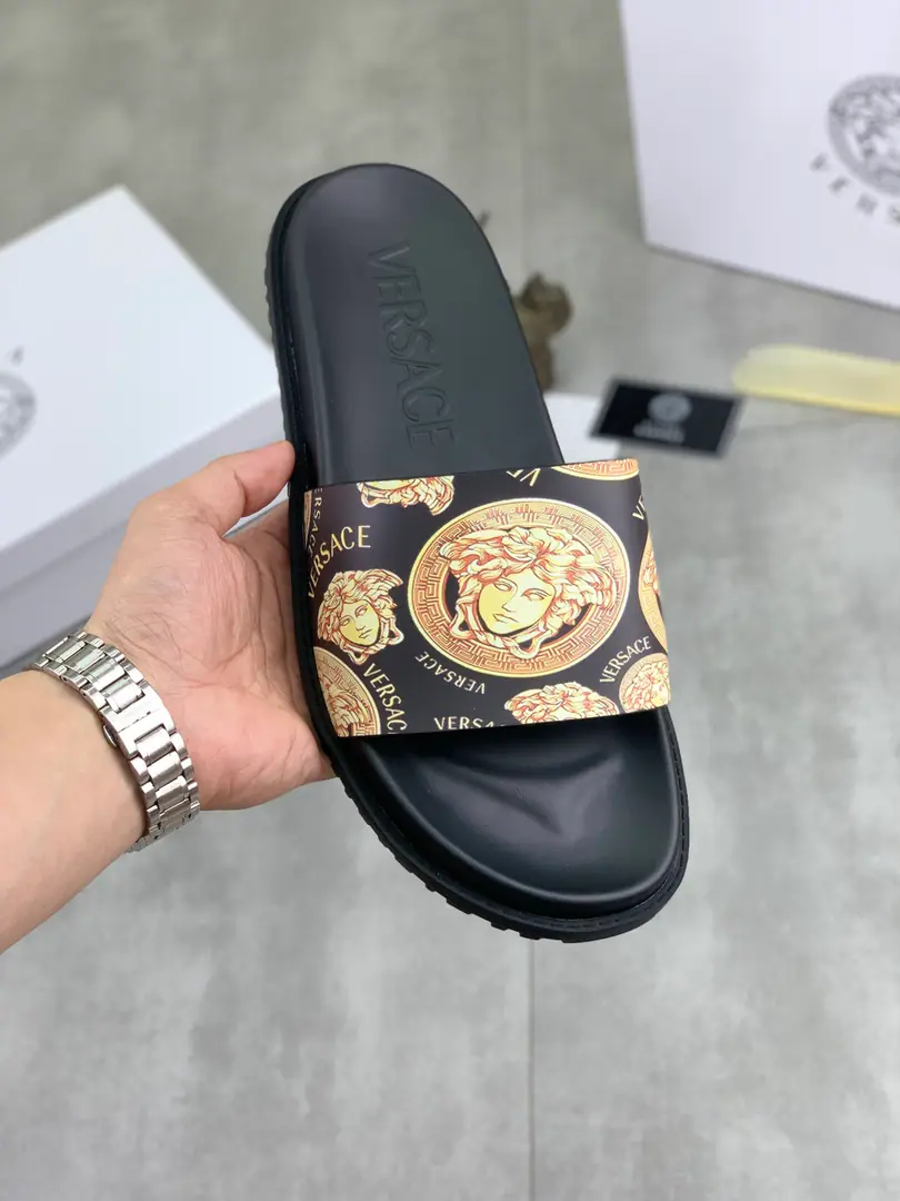 Plant prices 【Real value】🆘【VERSACE】The Van Schultz's new man's leisure slipper series.！Review🔥Global limit💯The shoe face is imported into the original single-surface➕The plains.💯Men's shoes.: 38-45. Multi-Cultural Options