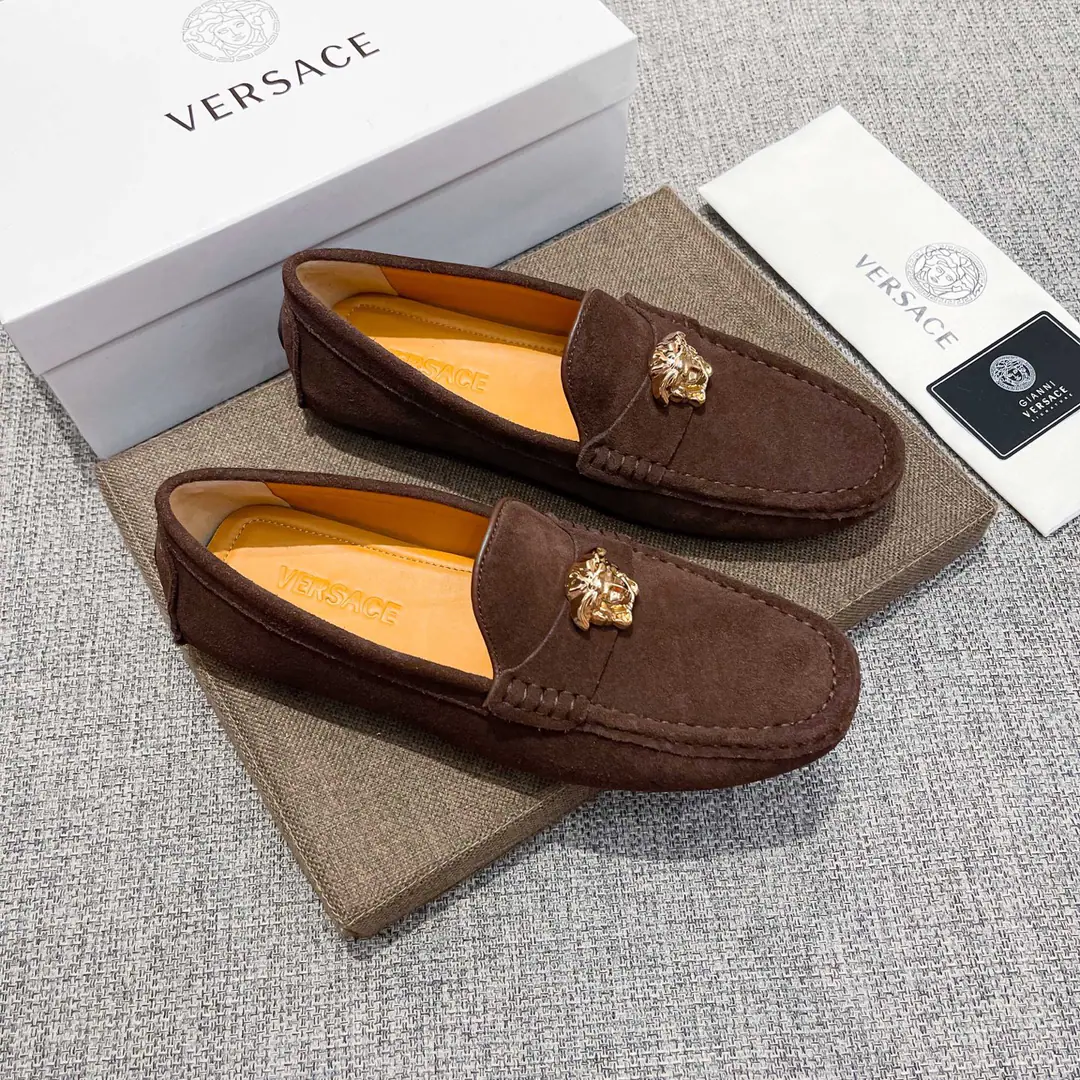 VERSACEThe officer's boss is sending a stylish Italian man with a high-end bean shoe., Official Network1: 1Original Recym！I'll have a pair of head-headed, veal-back-cut-off-weeds., Head snorting in the comfort of the cow.(Real stuff.)No dye., Original rubber floor, Slipperproof grinding., It's a uniquely beautiful design., It's a big one.. The fashion is not out of date., You're a good man., Absolute focus, The man's favorite., Colours:Black, Blue. Standard Code37-47