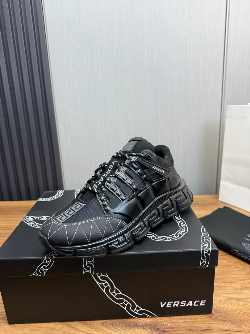 Plant Couple money.（All colors.）❤️💚 Versace.Versace's latest entertainment pops shoes.👟 A couple., Original colored hand-off shoes Fabulous.:Cow-skin fabric. Uchi.:I'm gonna get some air from my sneakers. Otsumi!:TPUOriginallogoThe beauty is so big. Size:35-46（45.46I'll make sure I don't change it.）