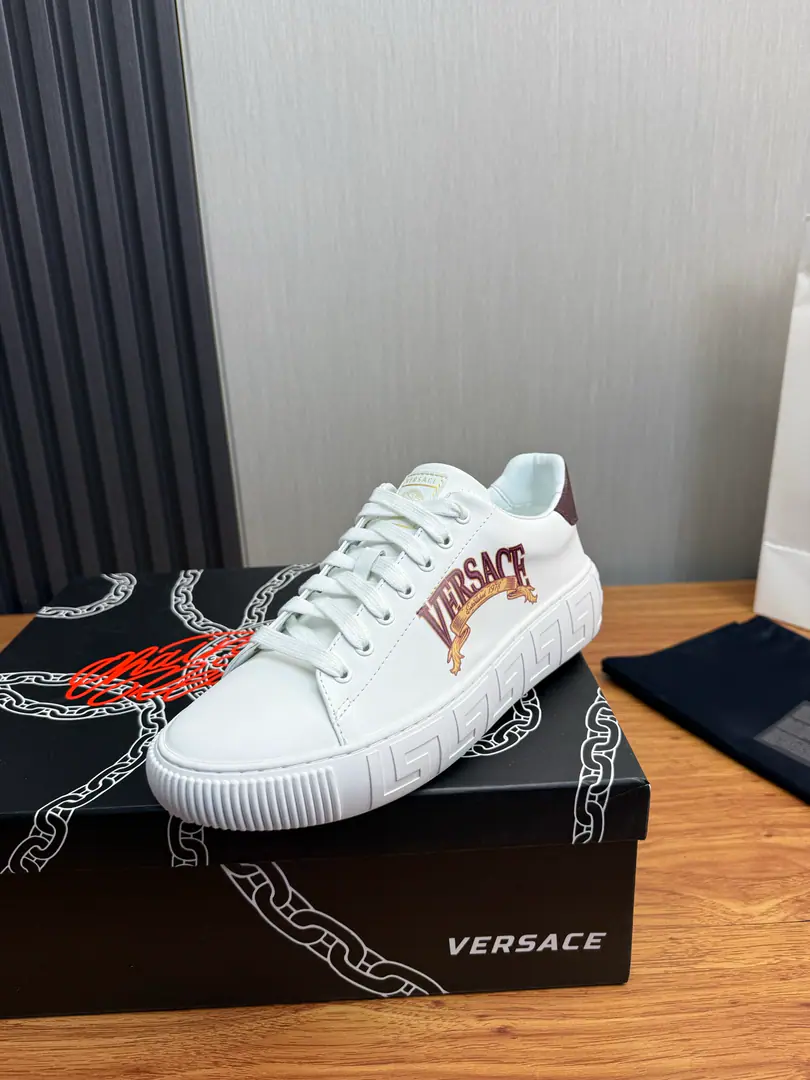 Plant ＶＥＲＳＡＣＥ.Van Schultz's Fashion Leather Couple.💑 - It's a long-term sale.🔥 Fabulous.:Top-level branded fabric. Uchi.:In the skin of the sheep. The original base is the bottom of the picture. Size:36-45（45I'll make sure I don't change it.）