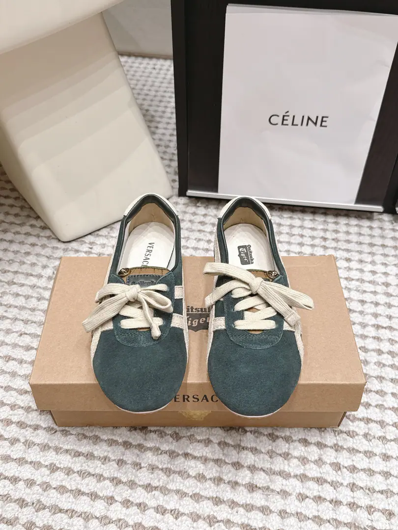 Requisition level Ghost tiger.Onitsuka Tiger x Versace.VERSACE Joint name - Tetsu. Ghost tiger.Onitsuka Tiger x Versace.VERSACE Joint name - Tetsu. In the classic shoes of the Ghost Tiger.TAI-CHIDesigned a fine-looking tiger claw for Blueburn's double sewn threads. The shoe tongue is stung to the pins of the Versace logo Medusa's condensed and luxurious art. The heart of the craftsman. ♪ The beautiful wind is a return to the ancient ♪ It's a unique charm. • Size: 35-40 (40I'm sure I'll do it.)