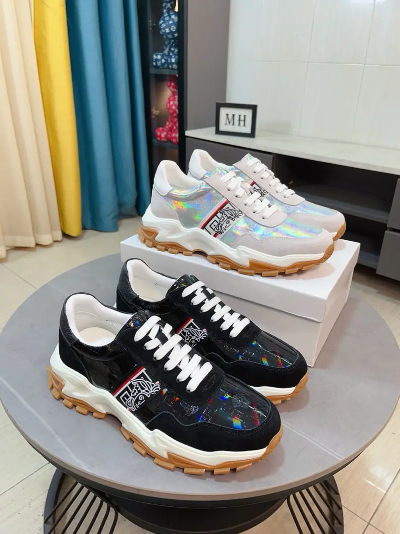 Get out of the factory.🌹🌹【versace】The latest Van Schultz is a very elaborate piece., Detonation!！Innovative international brands This gentleman has four seasons of leisure shoes., Skins.➕In the sheep's skin.➕Rubber slides over the top., I'm talking about quality.👄 Codes: 38-44