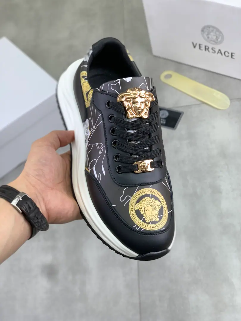 Plant prices 【Real value】🔥🆕Explosive.【VERSACE】Versace.🔝High-end brand of male shoes., The shoe face is based on Italian head-loaded cow skin.➕The stubby-skin-skin-seat-making.🔥, Make it easier and more comfortable.！New exclusive., It's a world-famous act.[Colour]！You're a different person, building a fashion personality.！You're a different person, building a fashion personality.！You're a big boy.!Classic🔥Super-scrut rubber., Digital: 38-44 Black White🉑️Select