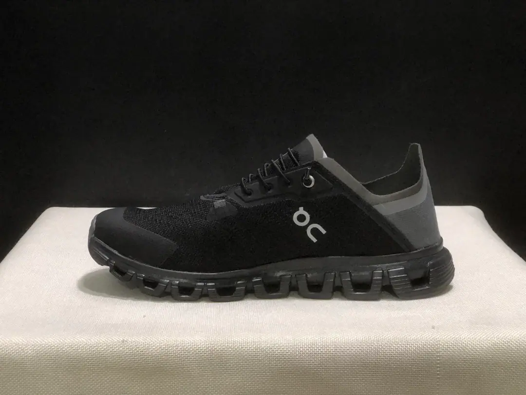 OnRun! Cloud 6 Versa It's cozy. Packaged support bounces. Life and leisure shoes. Couple shoes. Swiss high-performance sports brandonThis series of works, Shoes made of recycled polyester fibres and web-eye fabrics, Use exclusive, empty rubber soles., SideOnMarkerLoGoIt's full coverage of the suture details.. Packaging:Full set of accessories reinforced in box wrapping！ Codes:36-47Code(Positive)
