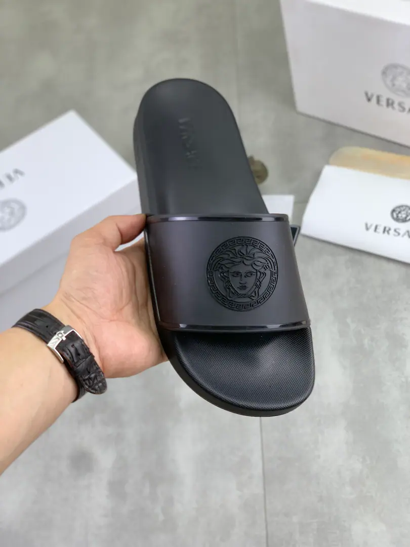 Plant prices 【Real value】 🆘 【VERSACE】The Van Schultz's new man's leisure slipper series.！Review🔥Global limit💯The shoe face is imported into the original single-surface➕The plains.💯Men's shoes.: 35-46 5⃣️Colour Optional