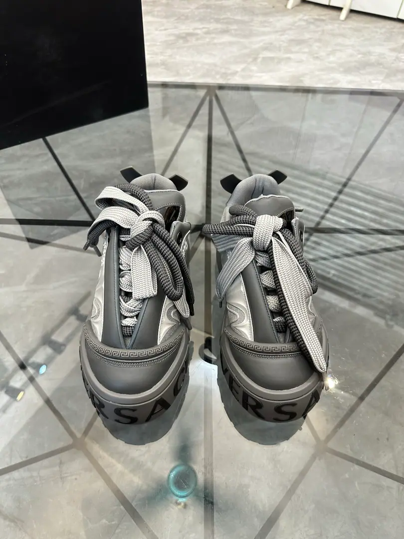 Sell Price: ¥ Trade marks: Versace*「Versace.*」Low-ass leisure shoes. Positive code number: 39-44(Make a reservation.38.45.46) Commodity materials: The shoe is imported into the original spelt., Into the air., Original Base. Part No. No.: 0008
