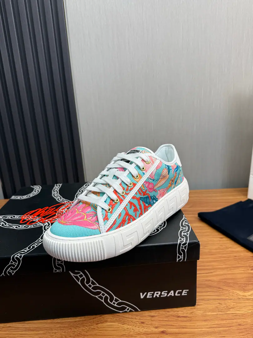 Plant ＶＥＲＳＡＣＥ.Van Schultz's Fashion Leather Couple.💑 - It's a long-term sale.🔥 Fabulous.:Top-level branded fabric. Uchi.:In the skin of the sheep. The original base is the bottom of the picture. Size:36-45（45I'll make sure I don't change it.）