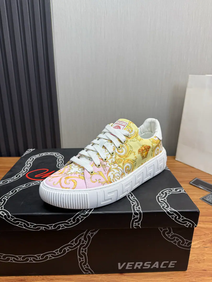 Plant ＶＥＲＳＡＣＥ.Van Schultz's Fashion Leather Couple.💑 - It's a long-term sale.🔥 Fabulous.:Top-level branded fabric. Uchi.:In the skin of the sheep. The original base is the bottom of the picture. Size:36-45（45I'll make sure I don't change it.）