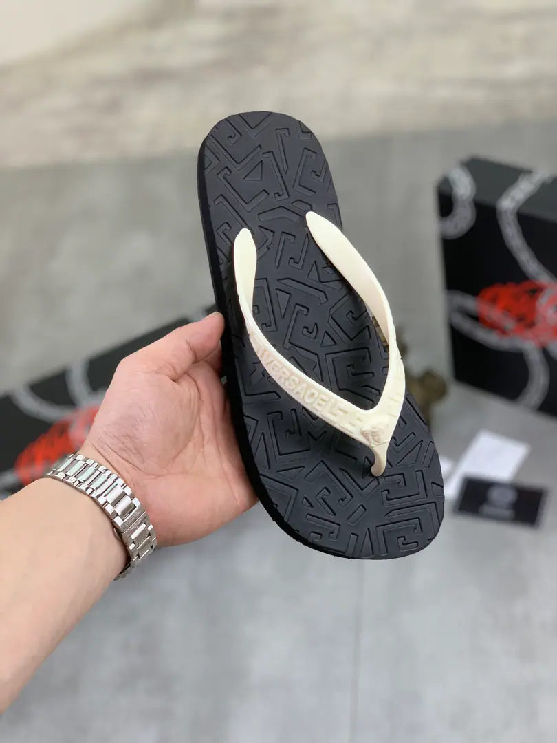 Plant prices 【Real value】🆘【VERSACE】The Van Schultzer's new men's leisure slipper series.！1:1Review🔥Global limit💯The shoe face is imported into the original single-surface➕The plains.💯Men's shoes.: 38-46. Multi-Currently Optional