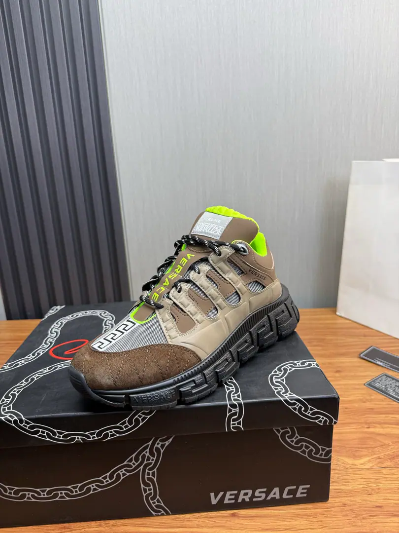 Plant Couple money.（All colors.）❤️💚 Versace.Versace's latest entertainment pops shoes.👟 A couple., Original colored hand-off shoes Fabulous.:Cow-skin fabric. Uchi.:I'm gonna get some air from my sneakers. Otsumi!:TPUOriginallogoThe beauty is so big. Size:35-46（45.46I'll make sure I don't change it.）