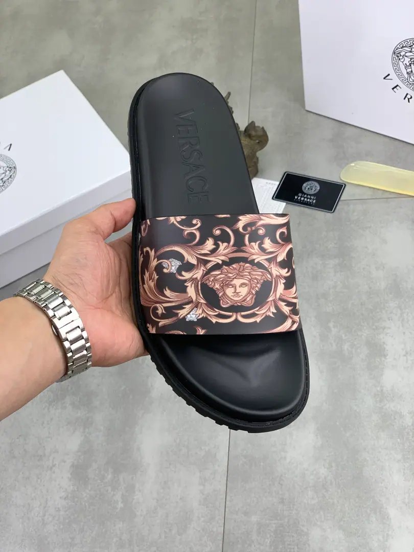 Plant prices 【Real value】🆘【VERSACE】The Van Schultz's new man's leisure slipper series.！Review🔥Global limit💯The shoe face is imported into the original single-surface➕The plains.💯Men's shoes.: 38-45. Multi-Cultural Options