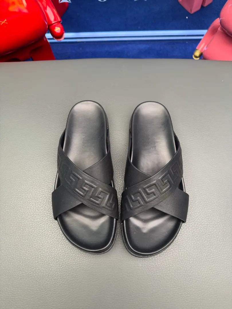 Versace Versace. High-end fine. Luxury men's slippers., 1:1High-end quality, The leisure sun is so cozy., High-quality high-quality high-quality high-quality versions, It's summer time.！ Size: 39-44 38 45 46Sold
