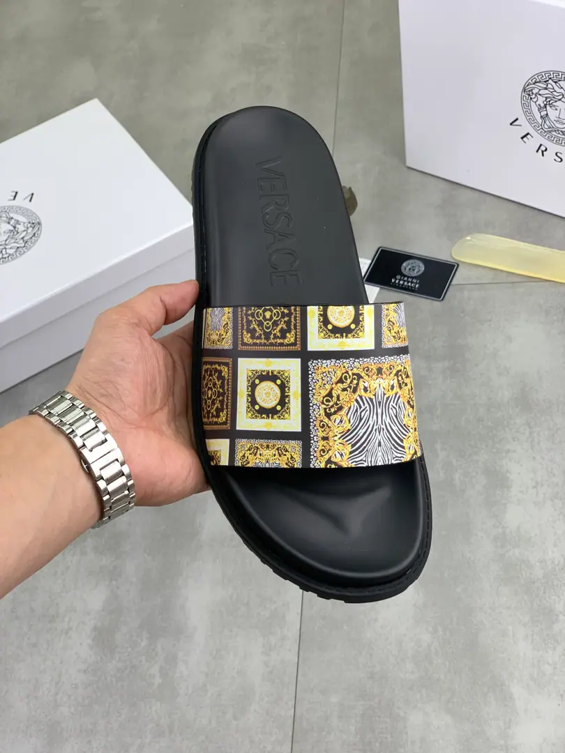 Plant prices 【Real value】🆘【VERSACE】The Van Schultz's new man's leisure slipper series.！Review🔥Global limit💯The shoe face is imported into the original single-surface➕The plains.💯Men's shoes.: 38-45. Multi-Cultural Options