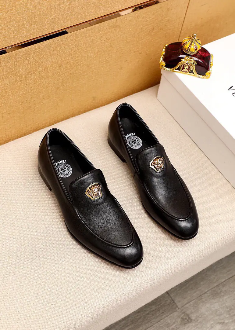 💐 Trade marks: VERSACE「Versace.」Leisure shoes. Positive code number: 38-44（45.46.47🉑️Custom） Commodity materials: Select Import the head of the cow-skins.+Luxury hardware button., Imported water-tied cattle🐂Pioneer.. Strong stereo visual effects, Original Base Yin. Colour: 1⃣️Colour Optional