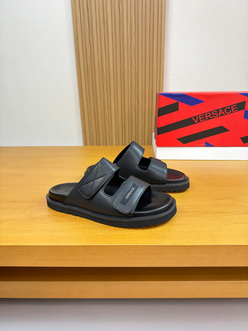 【VERSACE】Vassachi (Versace.) High-end quality Original List·- Rhythm slippers. Shoe.: Imports🔝Napa Skin., The brand of the car.logoLabel Decoration Uchi.: Environmental cattle skin Otsumi!: It's so light.TPUBubble-boiling water table·Rubber resistant to milling: Combination to the base Super-high-quality control.·- I'm doing a little work.: Highlight(High-end·- How expensive.·Slot) Size: 39-44（38, 45, Make a reservation.)·VS0636