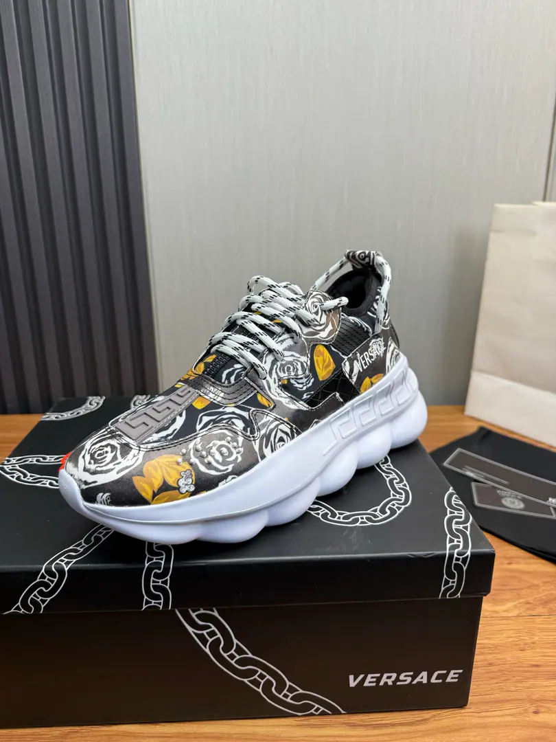 Plant VERSAC*Versace..Pop-Pop shoes.🔥🔥Couple money.💑A lot of stars..Red Man Show.✔️Official Network1:1Copy💯💯Thick RP- The bubble. Bottom6Centimeters✅✅Walk softly and skating.🆙🆙Special process for fabric special materials🔝🔝Fashion Tide Hero🔱🔱35-46 - Hot and hot....
