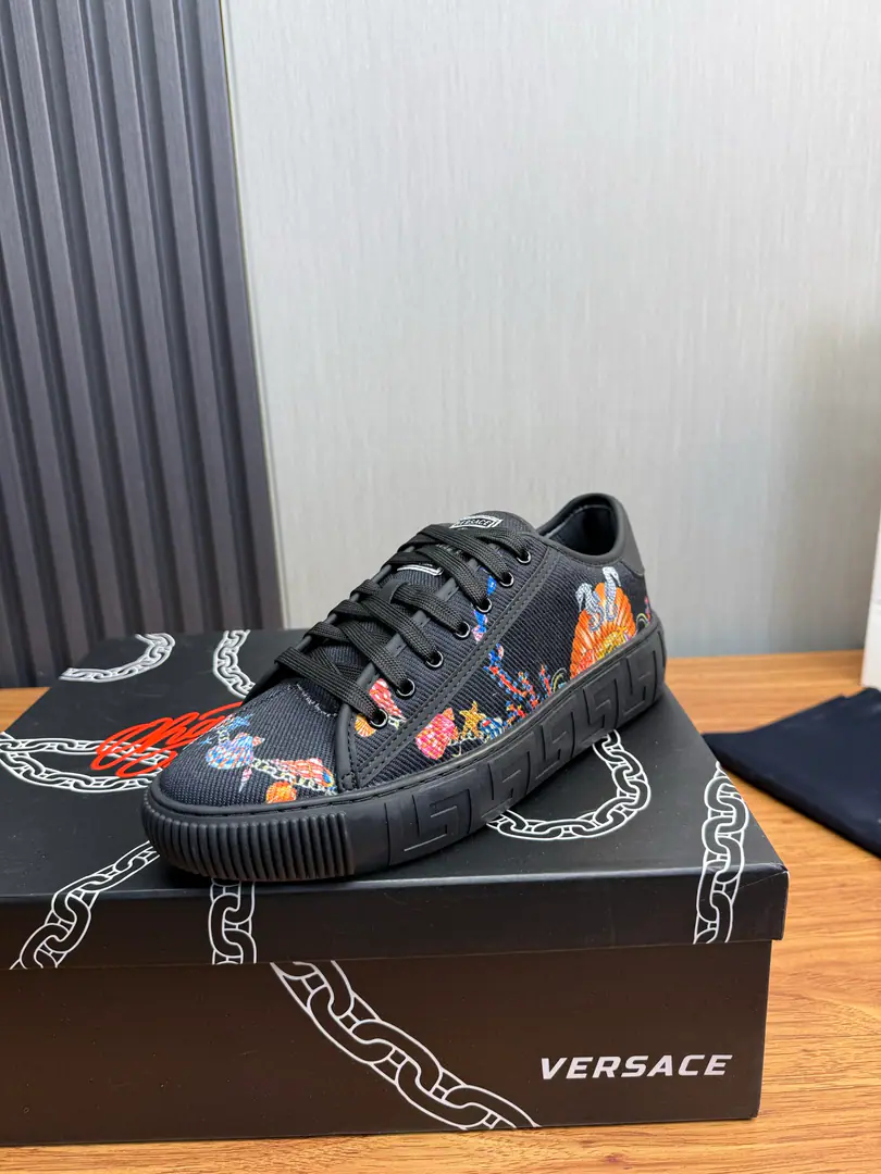 Plant ＶＥＲＳＡＣＥ.Van Schultz's Fashion Leather Couple.💑 - It's a long-term sale.🔥 Fabulous.:Top-level branded fabric. Uchi.:In the skin of the sheep. The original base is the bottom of the picture. Size:36-45（45I'll make sure I don't change it.）