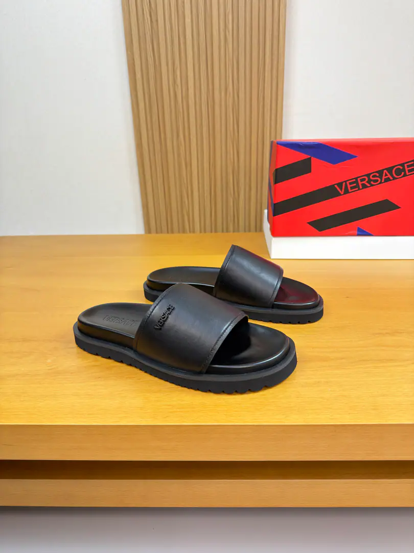 【VERSACE】Vassachi (Versace.) High-end quality Original List·- Rhythm slippers. Shoe.: Imports🔝Napa Skin., Brand MetallogoWrap Decoration Uchi.: Environmental cattle skin Otsumi!: It's so light.TPUBubble-boiling water table·Rubber resistant to milling: Combination to the base Super-high-quality control.·- I'm doing a little work.: Highlight(High-end·- How expensive.·Slot) Size: 39-44（38, 45, Make a reservation.)·VS0636
