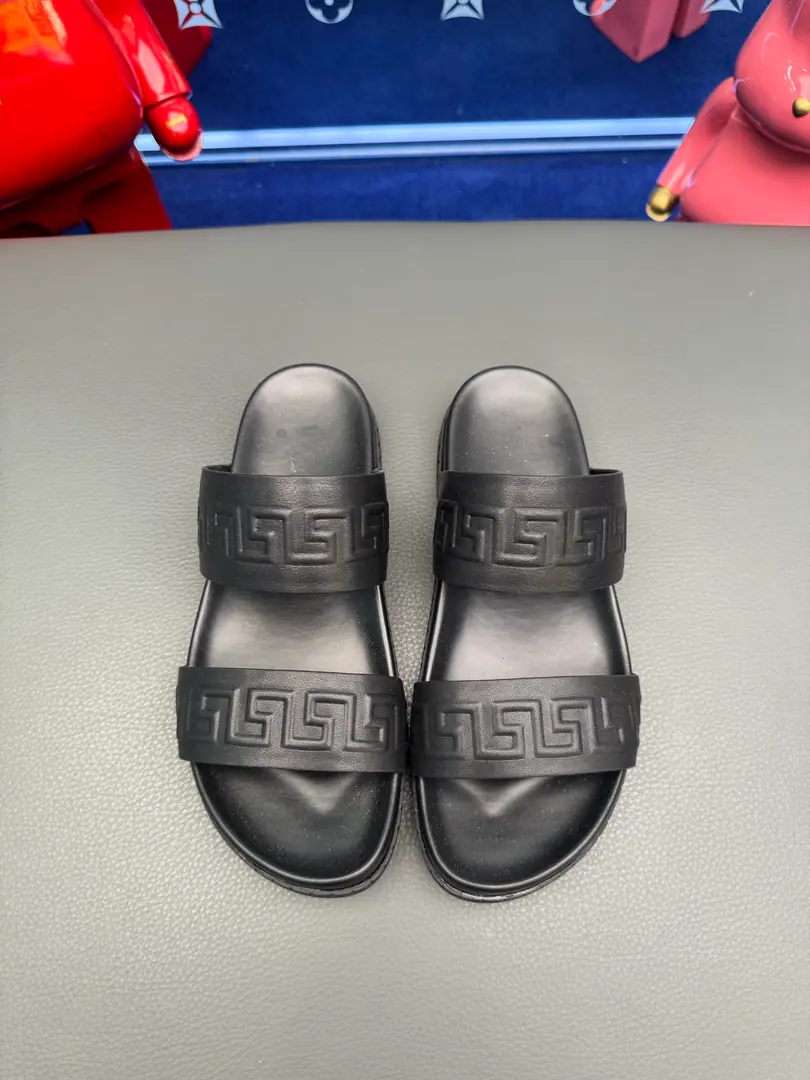 Versace Versace. High-end fine. Luxury men's slippers., 1:1High-end quality, The leisure sun is so cozy., High-quality high-quality high-quality high-quality versions, It's summer time.！ Size: 39-44 38 45 46Sold