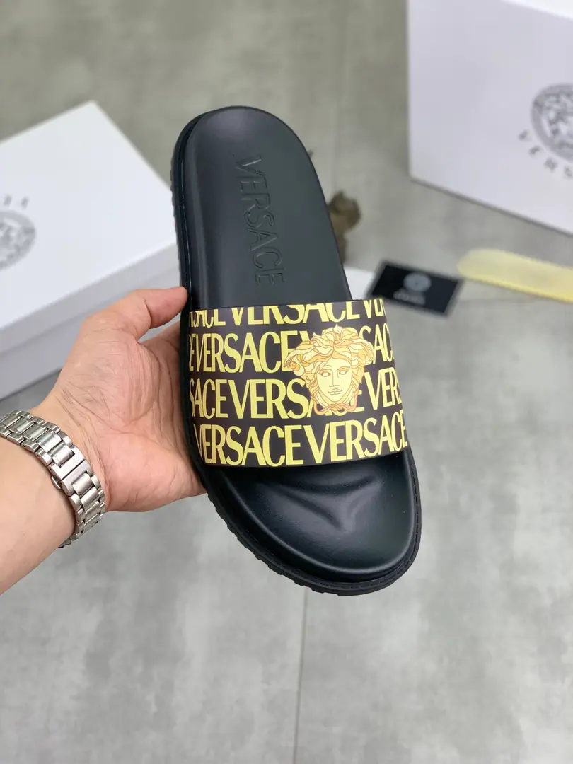 Plant prices 【Real value】🆘【VERSACE】The Van Schultz's new man's leisure slipper series.！Review🔥Global limit💯The shoe face is imported into the original single-surface➕The plains.💯Men's shoes.: 38-45. Multi-Cultural Options