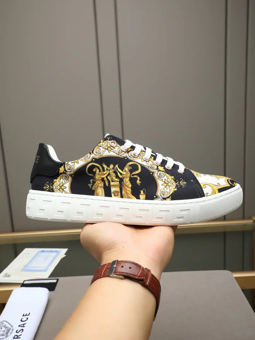 P 🔥🔥VERSACEVan Schultz's latest fashion and leisure shoes.！ Fabulous.:Import van Schultz for waterproofing. Uchi.:In the skin of the sheep. The original base is the bottom of the picture. Size:38-44（45I'll make sure I don't change it.）