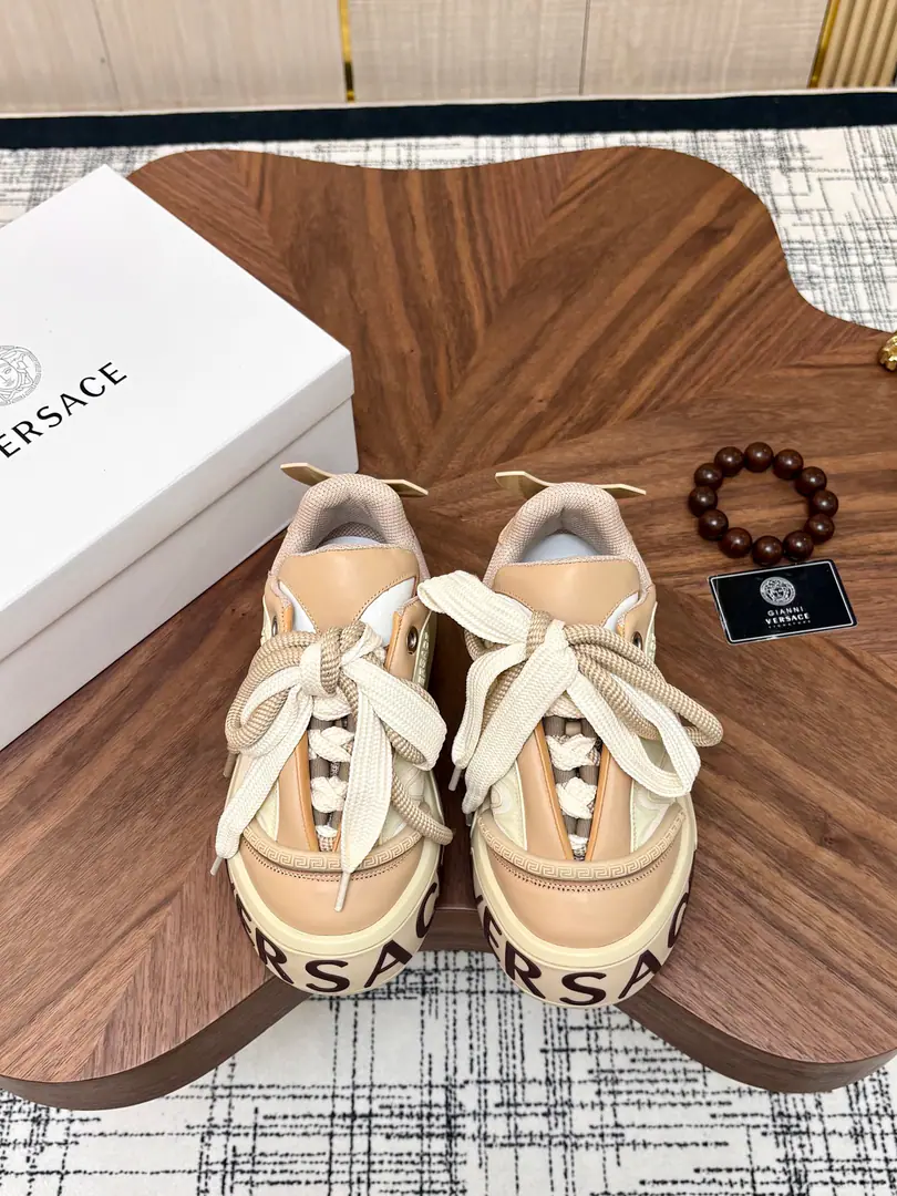 Get out of the factory. VERSACE——Versace. 2026New Series, Medusa's Men's Low-Little Shoes.！Use the most popular element development of the year！Tide！Personality！ Import head-decked cow skin➕Imported mats！Original version to open！Multi-Current Selection！39-44（38 45 46Do it.）