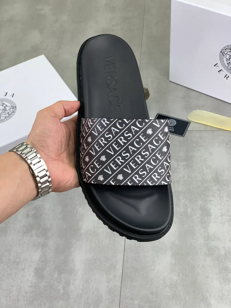 Plant prices 【Real value】🆘【VERSACE】The Van Schultz's new man's leisure slipper series.！Review🔥Global limit💯The shoe face is imported into the original single-surface➕The plains.💯Men's shoes.: 38-45. Multi-Cultural Options