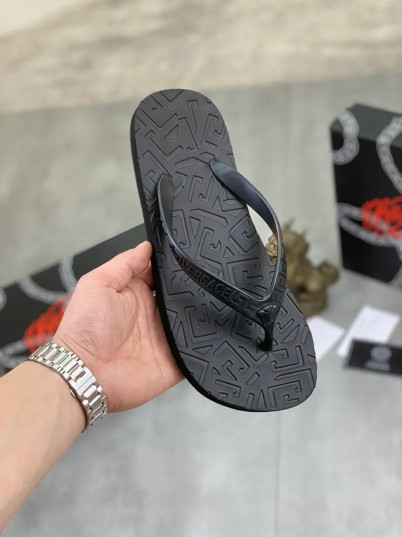 Plant prices 【Real value】🆘【VERSACE】The Van Schultzer's new men's leisure slipper series.！1:1Review🔥Global limit💯The shoe face is imported into the original single-surface➕The plains.💯Men's shoes.: 38-46. Multi-Currently Optional