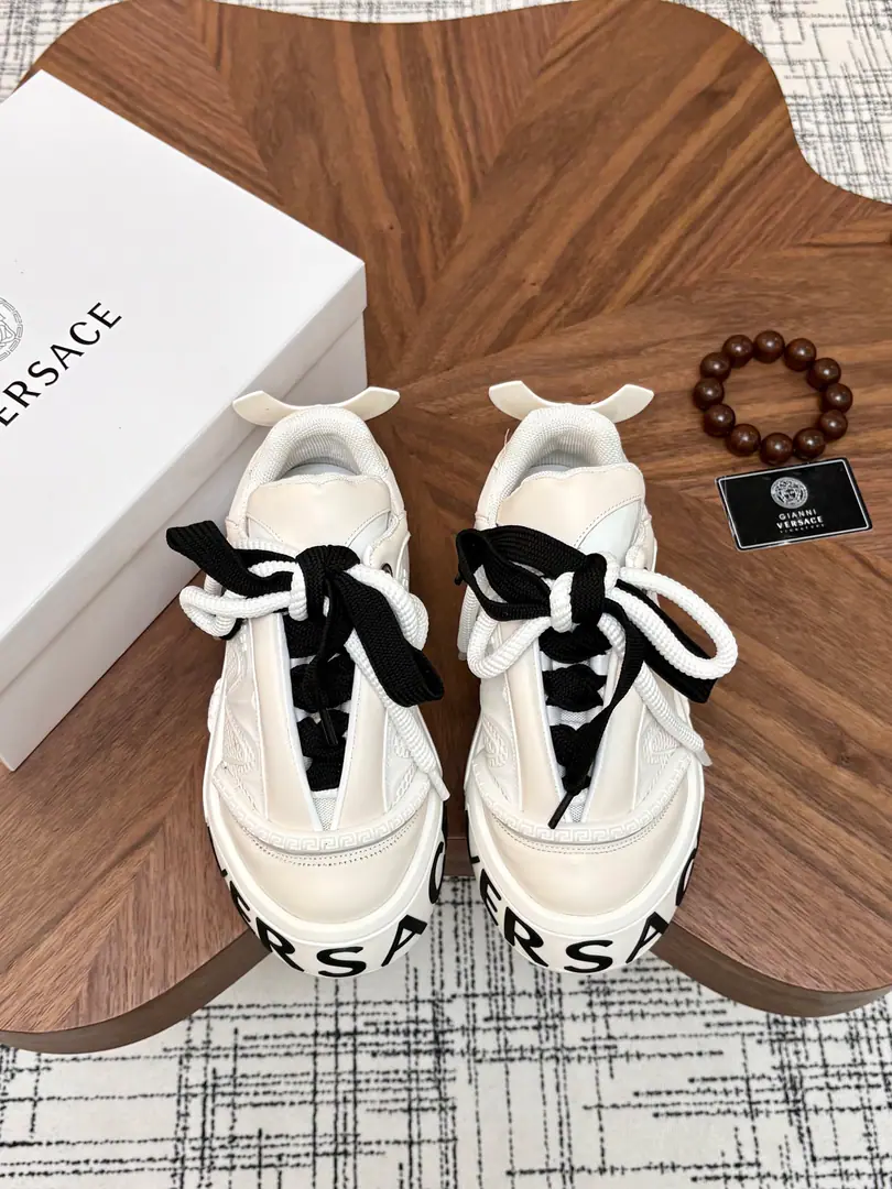 Get out of the factory. VERSACE——Versace. 2026New Series, Medusa's Men's Low-Little Shoes.！Use the most popular element development of the year！Tide！Personality！ Import head-decked cow skin➕Imported mats！Original version to open！Multi-Current Selection！39-44（38 45 46Do it.）