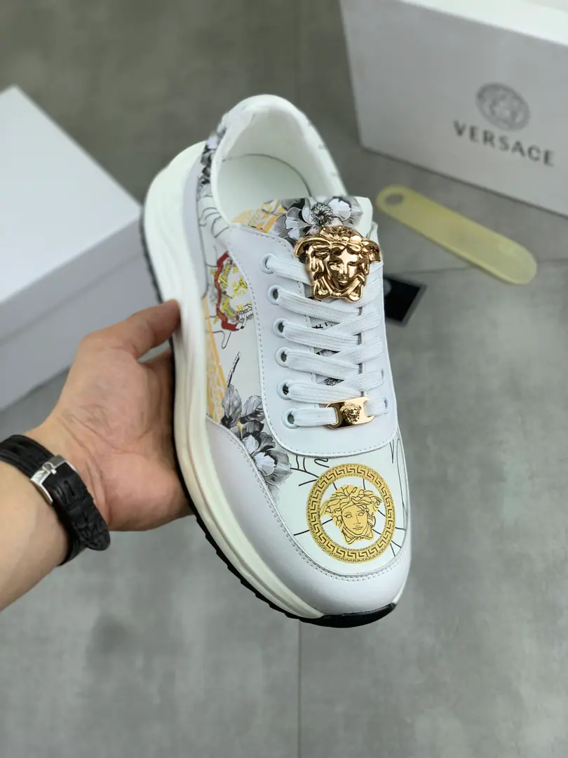 Plant prices 【Real value】🔥🆕Explosive.【VERSACE】Versace.🔝High-end brand of male shoes., The shoe face is based on Italian head-loaded cow skin.➕The stubby-skin-skin-seat-making.🔥, Make it easier and more comfortable.！New exclusive., It's a world-famous act.[Colour]！You're a different person, building a fashion personality.！You're a different person, building a fashion personality.！You're a big boy.!Classic🔥Super-scrut rubber., Digital: 38-44 Black White🉑️Select