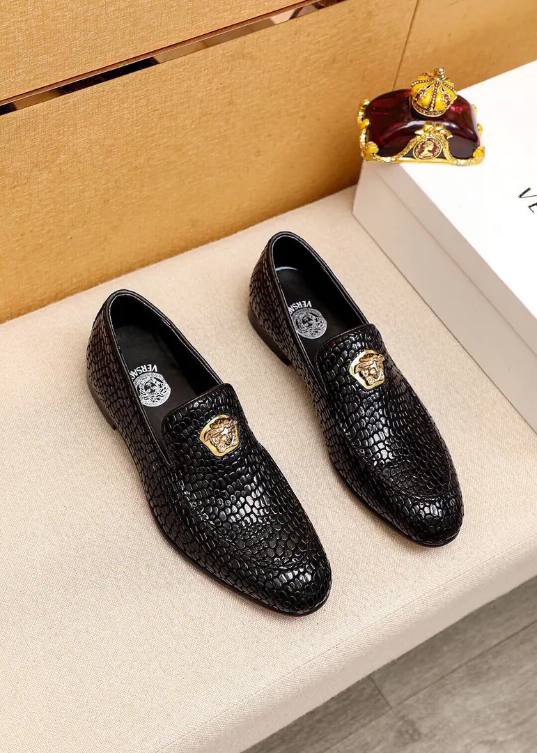 💐 Trade marks: VERSACE「Versace.」Leisure shoes. Positive code number: 38-44（45.46.47🉑️Custom） Commodity materials: Select Importing the head layer of a cow's skin on the face of a flower shoe.+Luxury hardware button., Imported water-tied cattle🐂Pioneer.. Strong stereo visual effects, Original Base Yin. Colour: 1⃣️Colour Optional