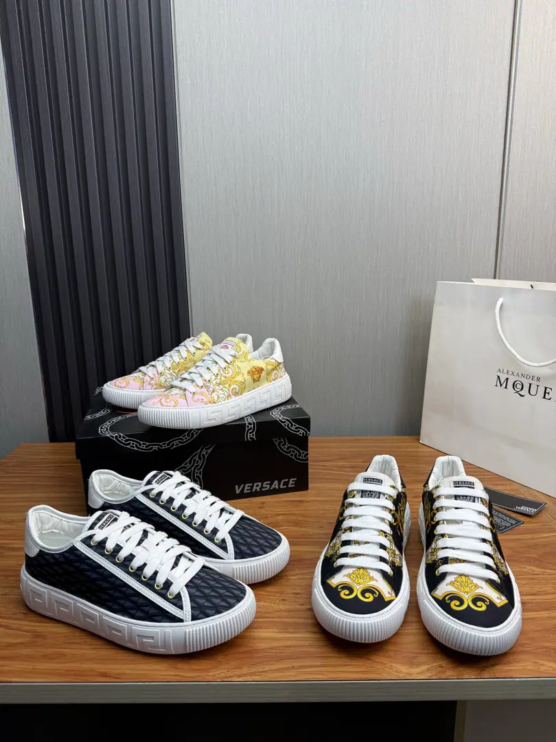 Plant ＶＥＲＳＡＣＥ.Van Schultz's Fashion Leather Couple.💑 - It's a long-term sale.🔥 Fabulous.:Top-level branded fabric. Uchi.:In the skin of the sheep. The original base is the bottom of the picture. Size:36-45（45I'll make sure I don't change it.）
