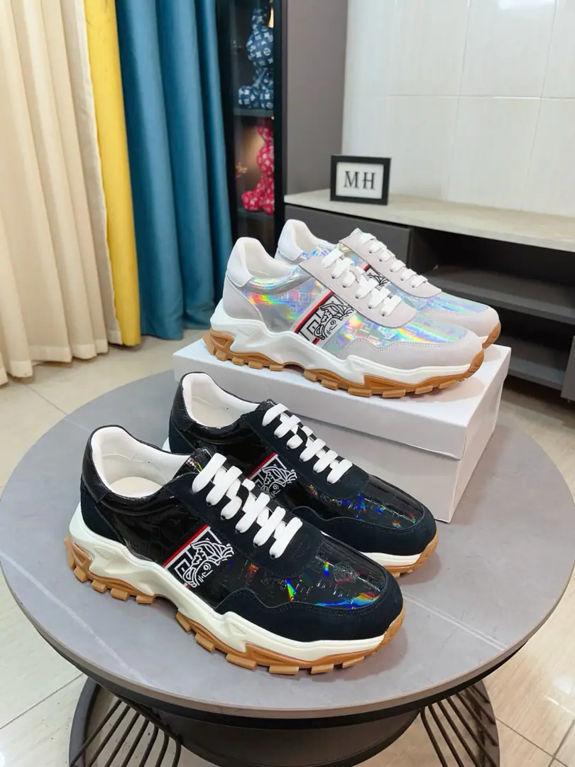 Get out of the factory.🌹🌹【versace】The latest Van Schultz is a very elaborate piece., Detonation!！Innovative international brands This gentleman has four seasons of leisure shoes., Skins.➕In the sheep's skin.➕Rubber slides over the top., I'm talking about quality.👄 Codes: 38-44
