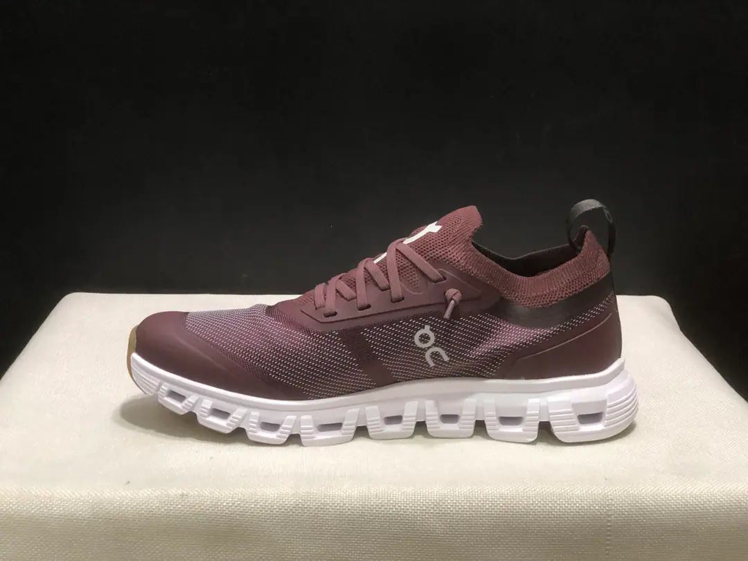 OnRun! Cloud 6 Versa It's cozy. Packaged support bounces. Life and leisure shoes. Couple shoes. Swiss high-performance sports brandonThis series of works, Shoes made of recycled polyester fibres and web-eye fabrics, Use exclusive, empty rubber soles., SideOnMarkerLoGoIt's full coverage of the suture details.. Packaging:Full set of accessories reinforced in box wrapping！ Codes:36-47Code(Positive)